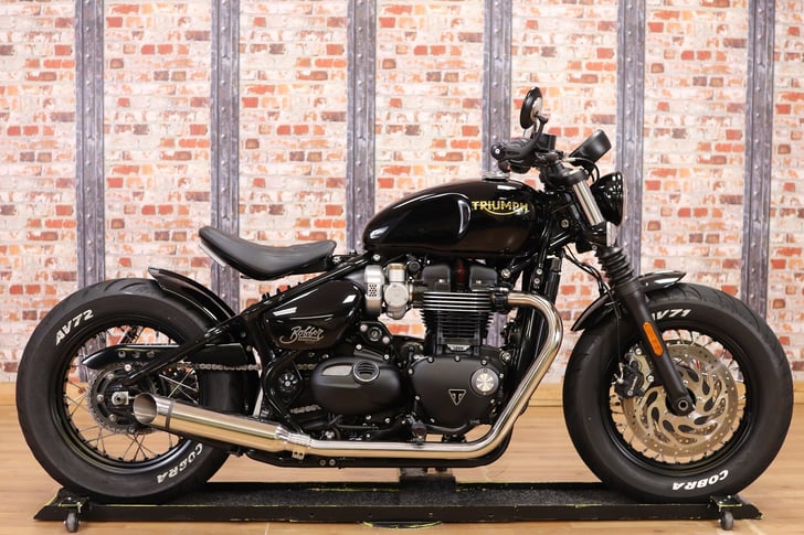 Triumph BONNEVILLE BOBBER BLACK