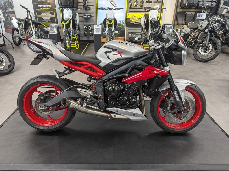 TRIUMPH STREET TRIPLE 675 RX