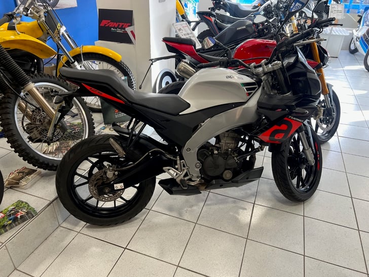 Aprilia TUONO 125