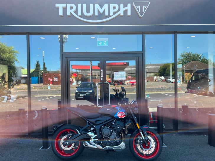 TRIUMPH TRIDENT 660 TRIPLE TRIBUTE EDITION