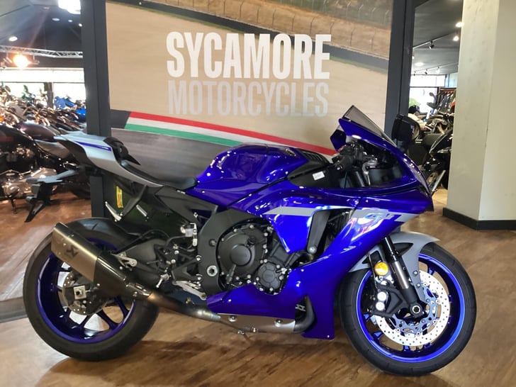 Yamaha R1 1000
