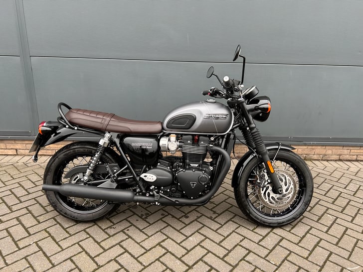 TRIUMPH BONNEVILLE T120 BLACK