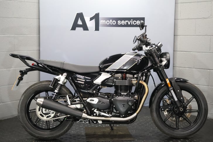 TRIUMPH SPEED TWIN 900