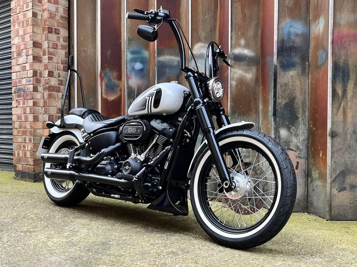 Harley-Davidson SOFTAIL 1870 STREET BOB 114 (COLOUR)