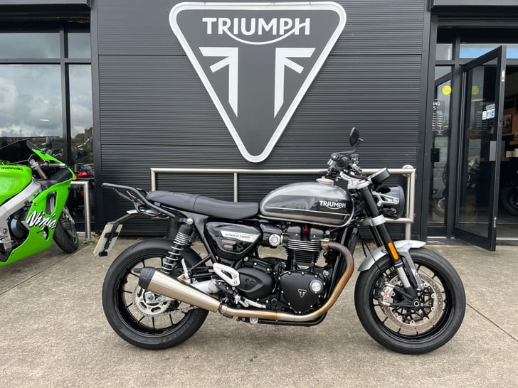 Triumph SPEED TWIN 1200 (SILVER ICE/STORM GREY)