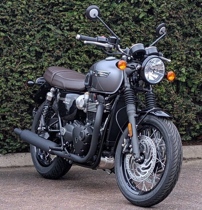 TRIUMPH BONNEVILLE T120 BLACK