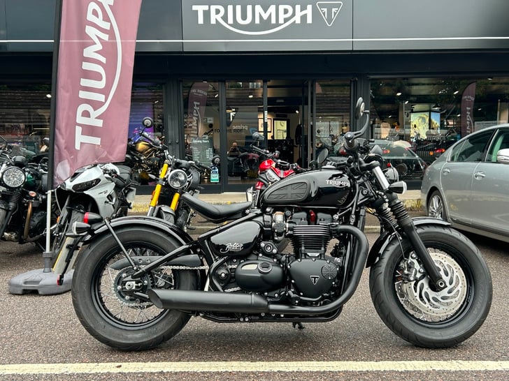 Triumph BONNEVILLE BOBBER BLACK