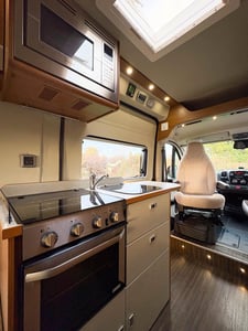 Used Auto-Trail V-LINE 610 SE V-LINE 610 SE for sale in Wythall | Image 3