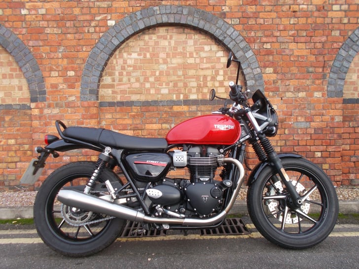 Triumph STREET TWIN