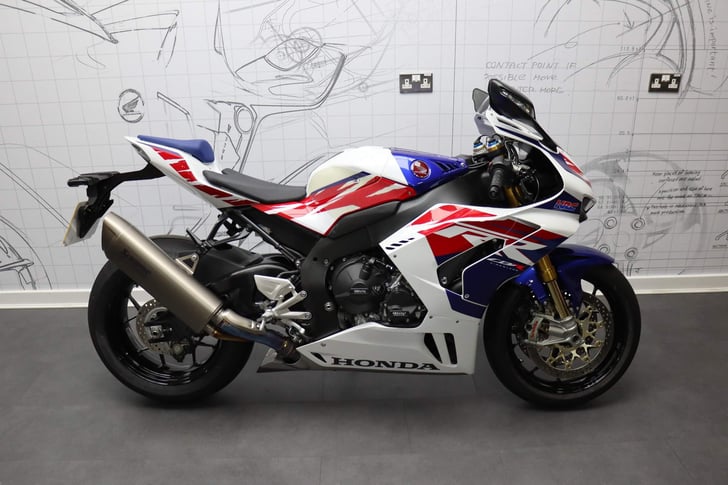 Honda CBR1000RR-R FIREBLADE SP ANNIVERSARY ED