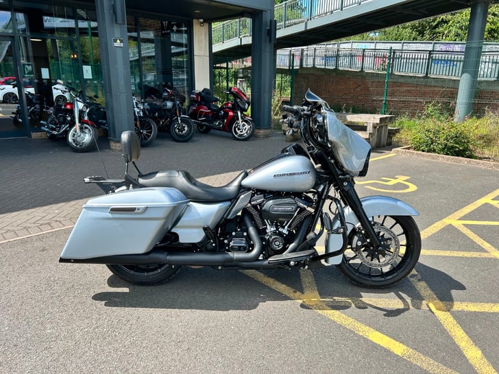 Harley-Davidson TOURING FLHXS STREET GLIDE SPECIAL