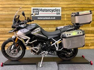 Used Triumph TIGER 900 RALLY ARAGÓN EDITION TIGER 900 RALLY ARAGÓN EDITION for sale in Swindon | Image 2