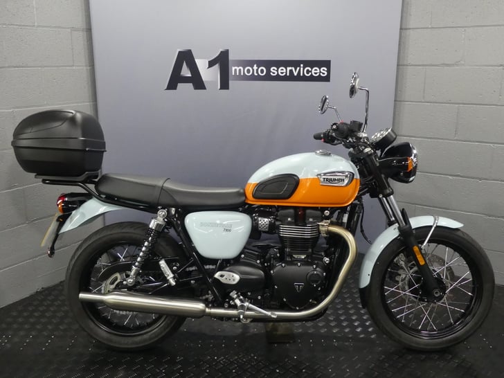 TRIUMPH BONNEVILLE T100