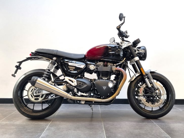 Triumph SPEED TWIN 1200 STEALTH EDITION