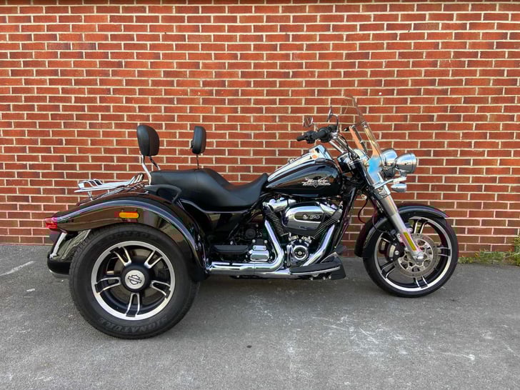 HARLEY-DAVIDSON FLRT FREEWHEELER 1868 22 