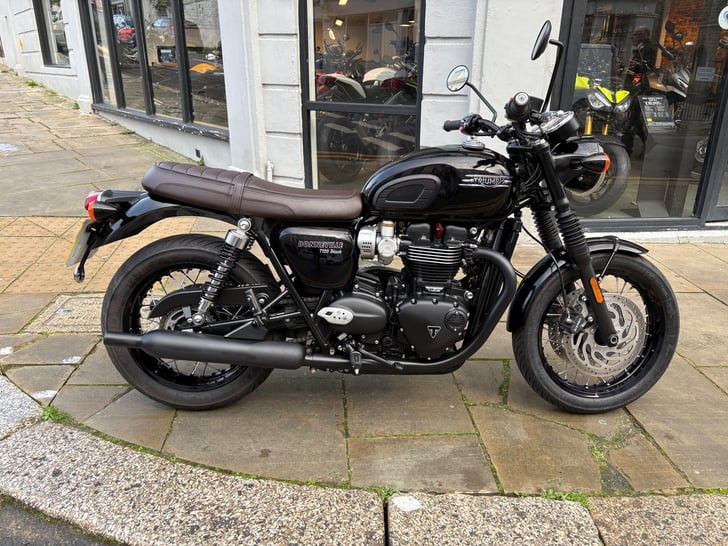 Triumph BONNEVILLE T120 BLACK