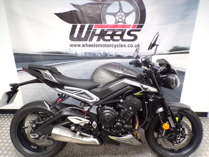 Triumph STREET TRIPLE R