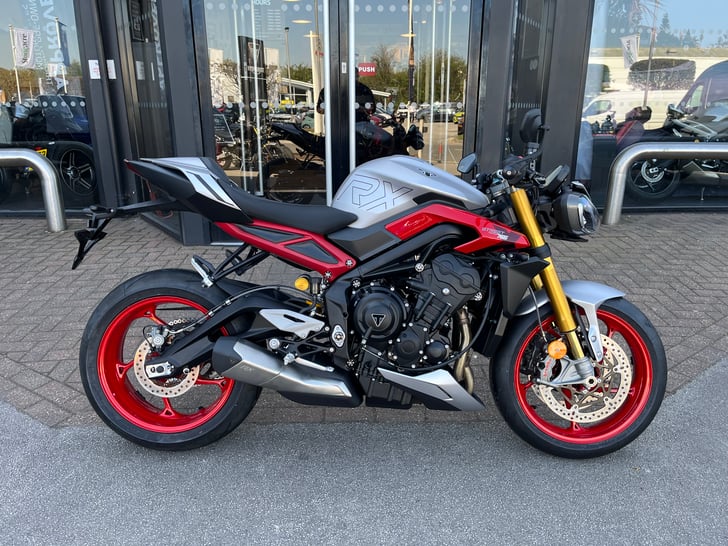 TRIUMPH STREET TRIPLE 765 RX