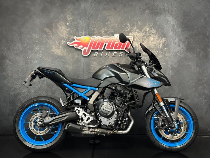 Suzuki GSX-8S 800