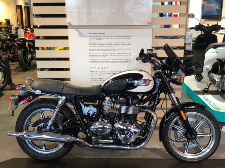 Triumph BONNEVILLE