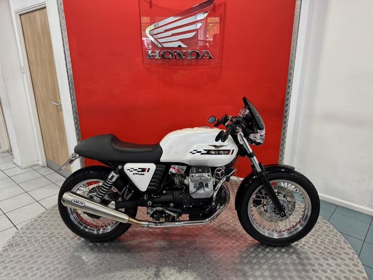 Moto Guzzi V7 CAFE CLASSIC