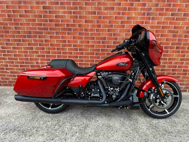 HARLEY-DAVIDSON STREET GLIDE 1923 24 