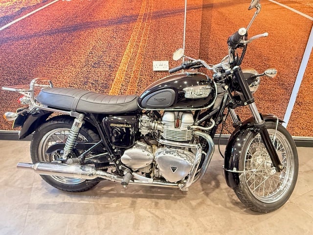 TRIUMPH BONNEVILLE T100