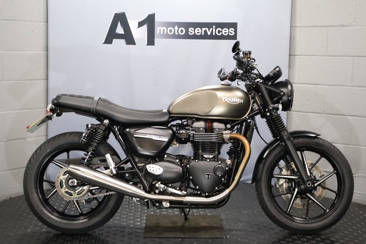 TRIUMPH STREET TWIN
