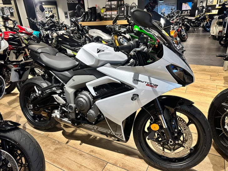 Triumph DAYTONA 660