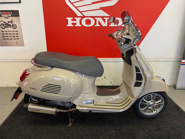 PIAGGIO VESPA GTS300