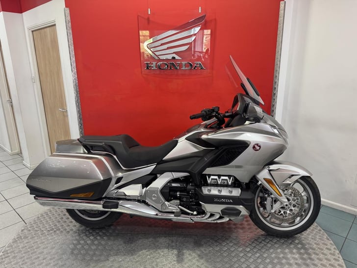 Honda GL1800 GOLD WING TOUR DCT