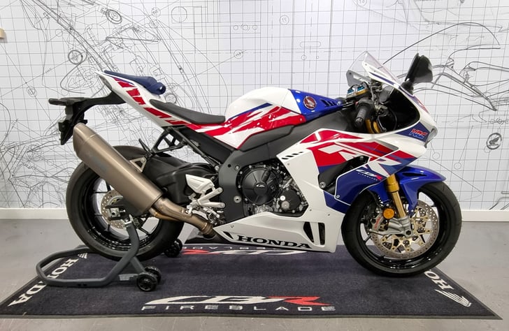 Honda CBR1000RR-R Fireblade SP 30th Anniversary