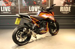 Used KTM 125 DUKE 125 DUKE 125 for sale in Watford | Image 2