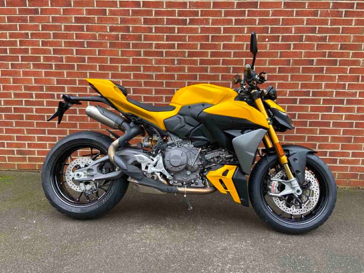 DUCATI STREETFIGHTER V2 S