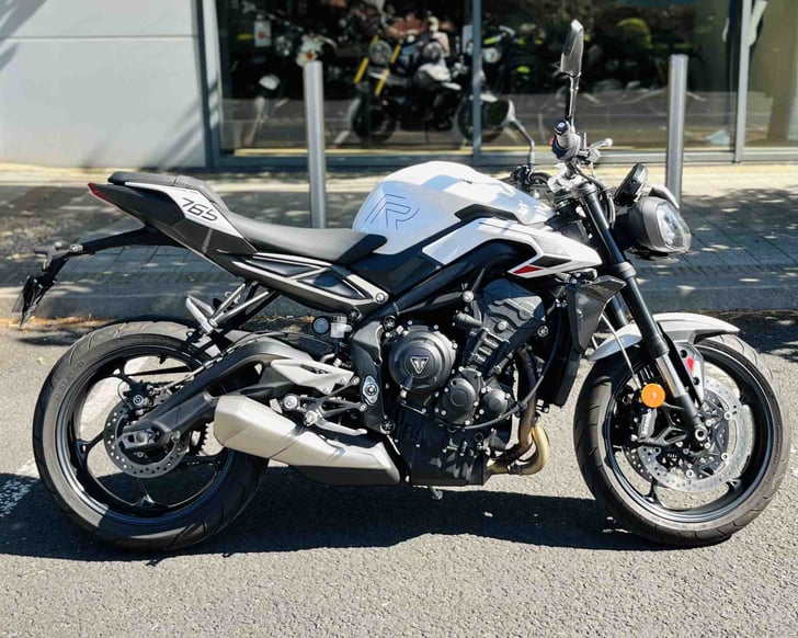 Triumph STREET TRIPLE R