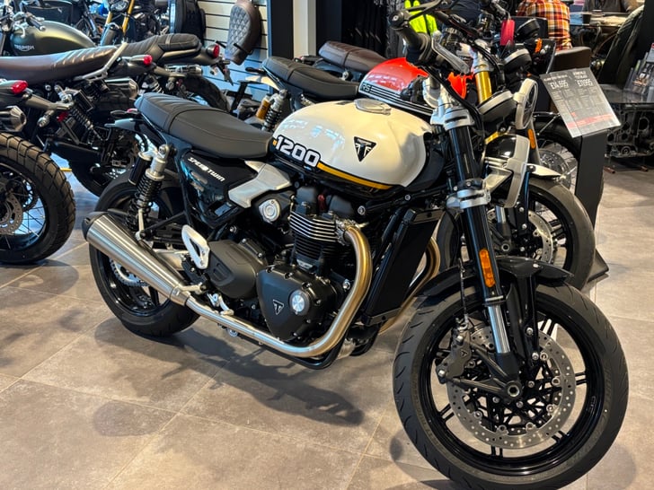 Triumph SPEED TWIN 1200