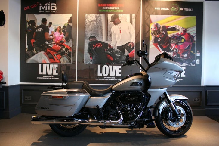 Harley-Davidson CVO 1977 FLTR ROAD GLIDE