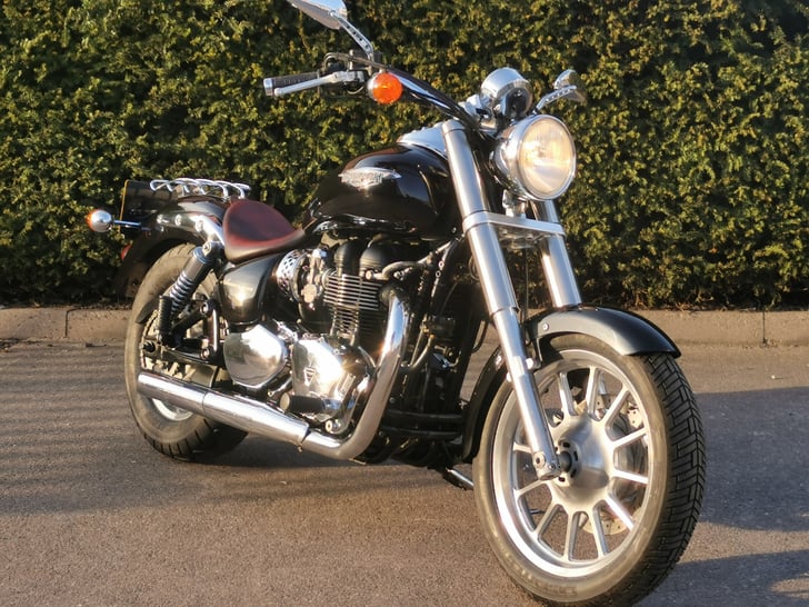 Triumph BONNEVILLE AMERICA