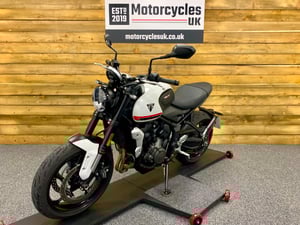 Used Triumph TRIDENT 660 TRIDENT 660 for sale in Swindon | Image 2