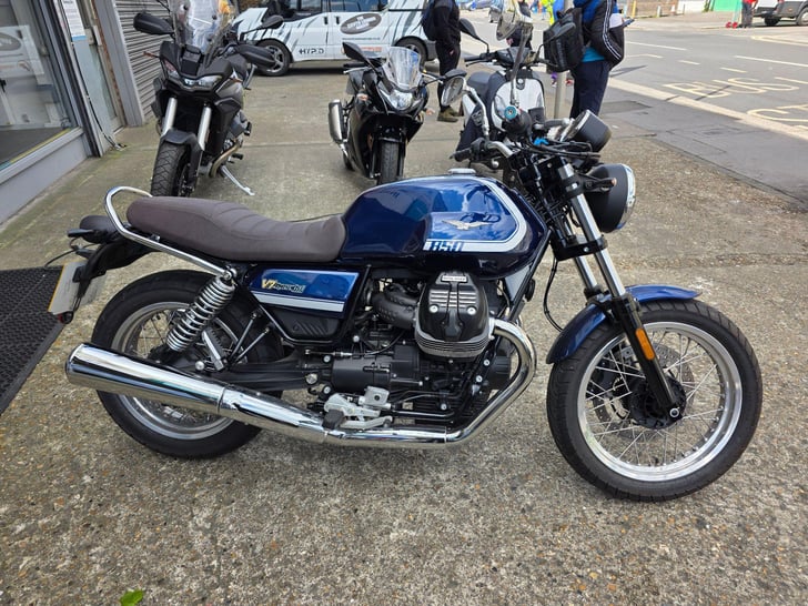 Moto Guzzi V7 853 IV SPECIAL