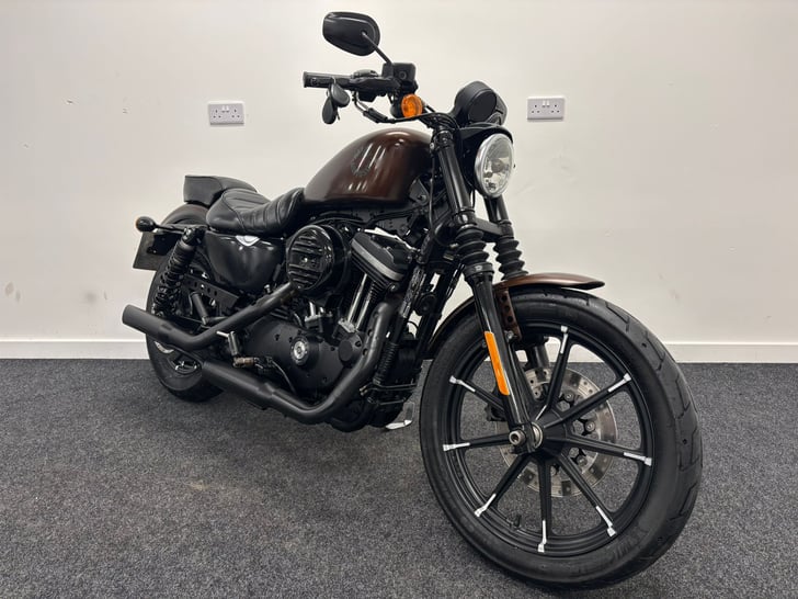 Harley-Davidson SPORTSTER XL883N IRON