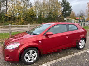 Used Kia PROCEED PROCEED 1.6 CRDI ECODYNAMICS 3DR for sale in Chesterfield | Image 3