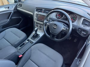 Used Volkswagen GOLF GOLF 2.0 TDI BLUEMOTION TECH MATCH EDITION DSG EURO 6 (S/S) 5DR for sale in Chesterfield | Image 2