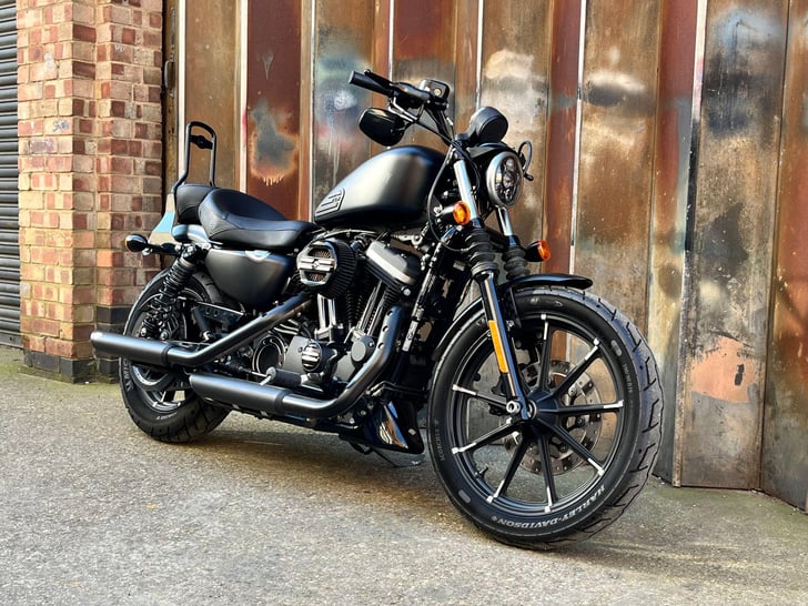 Harley-Davidson SPORTSTER 883 XL883N IRON 883