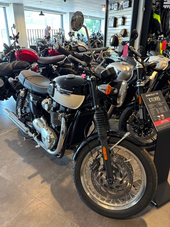 Triumph BONNEVILLE T120