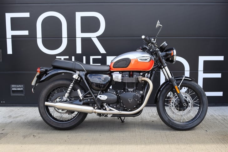 Triumph BONNEVILLE T100