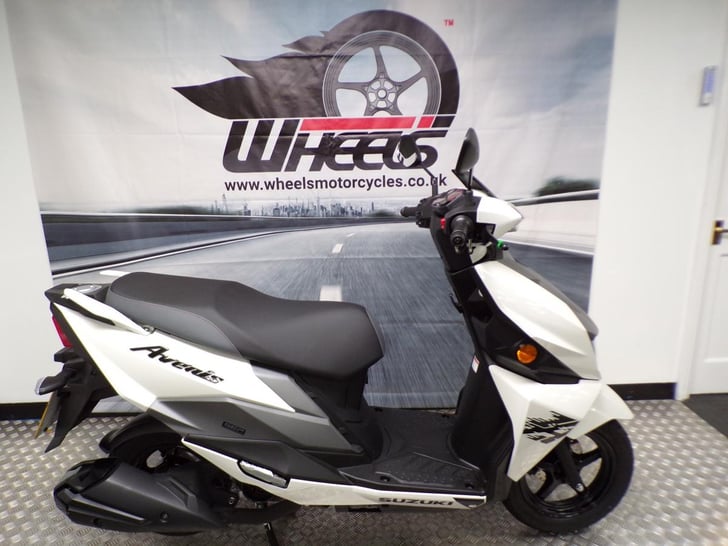 Suzuki AVENIS 