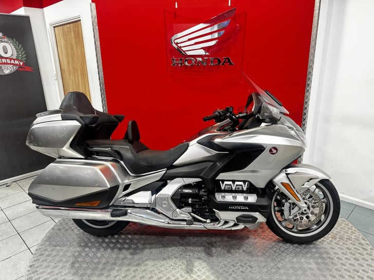 Honda GL1800 GOLD WING TOUR DCT