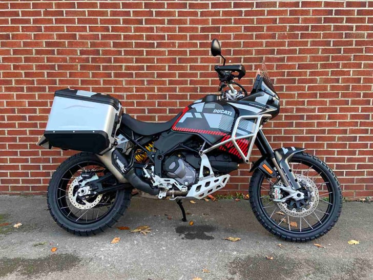 DUCATI DESERTX