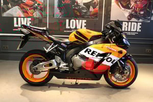 Watch video of Honda CBR1000RR FIREBLADE CBR1000RR FIREBLADE 2005 in Watford